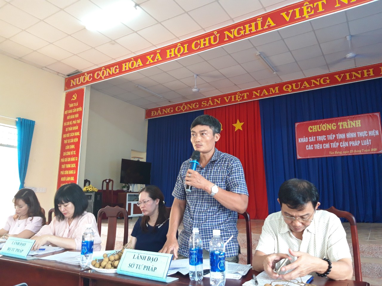 Đồng chí Nguyễn Văn Tám – Phó trưởng Phòng GD&BTTP Sở Tư pháp phát biểu tại buổi khảo sát 